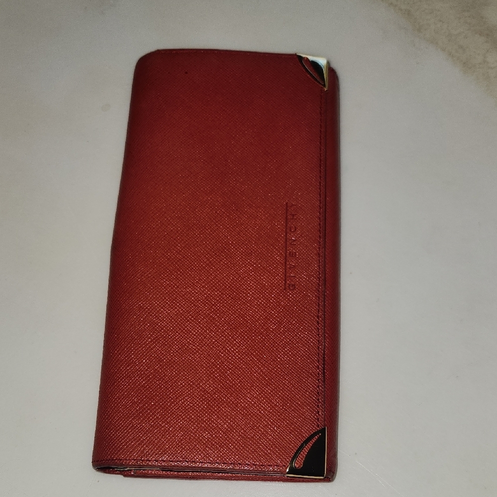 Givenchy Red Kiss LockWallet w/ Elegant Gold Accents..beautiful Classic Wallet - Picture 7 of 10
